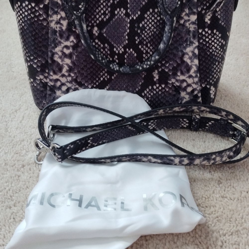 Michael kors Sienna Satchel.